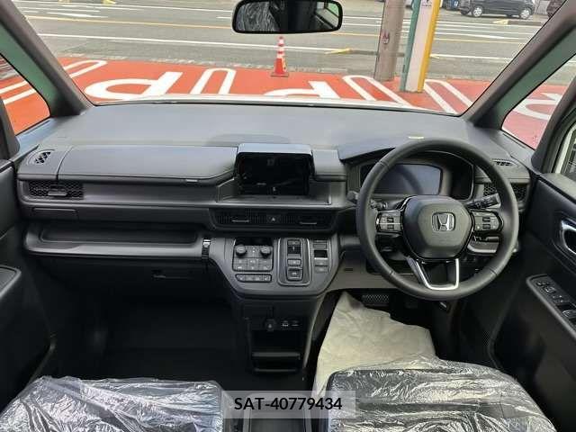Honda e 2023-10 378569-5