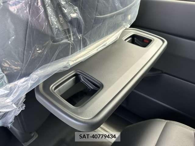 Honda e 2023-10 378569-9