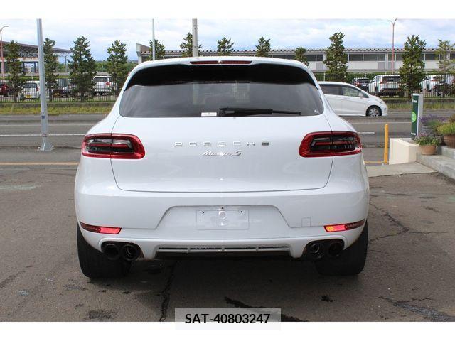 Porsche MACAN 2015-08 375656-6