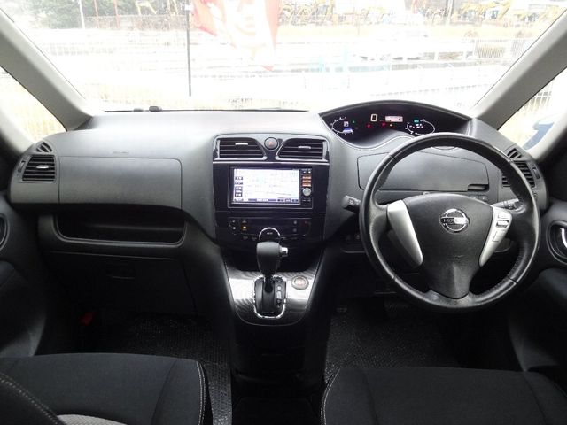 Nissan SERENA 2013-11 1420-2