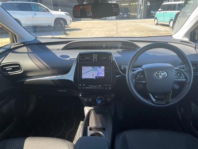 Toyota PRIUS 2021-01 10965-1