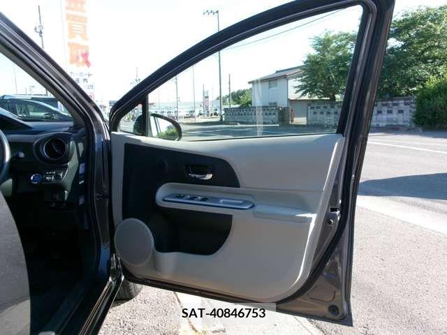 Toyota AQUA 2012-03 327255-19