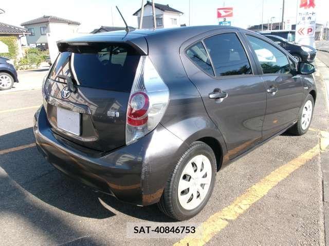Toyota AQUA 2012-03 327255-4