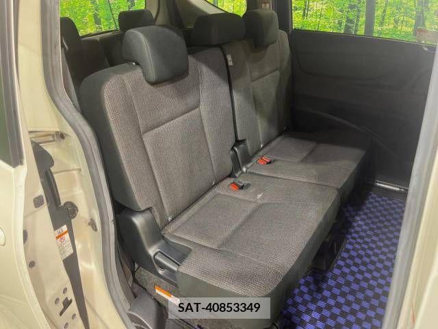 Toyota SIENTA 2018-11 378348-9