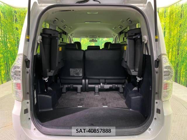 Toyota VOXY 2013-08 338856-11