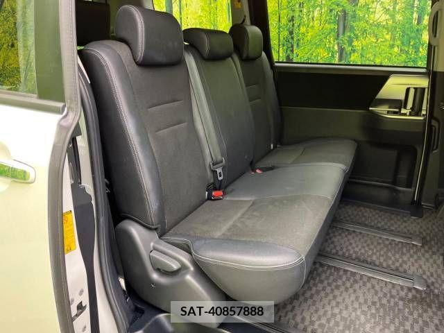 Toyota VOXY 2013-08 338856-9
