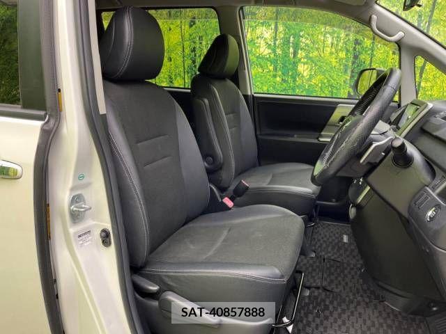 Toyota VOXY 2013-08 338856-8