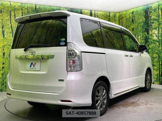 Toyota VOXY 2013-08 338856-18