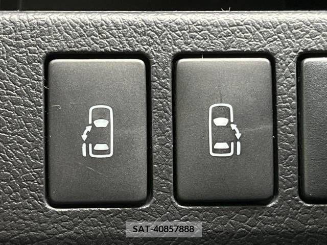 Toyota VOXY 2013-08 338856-2