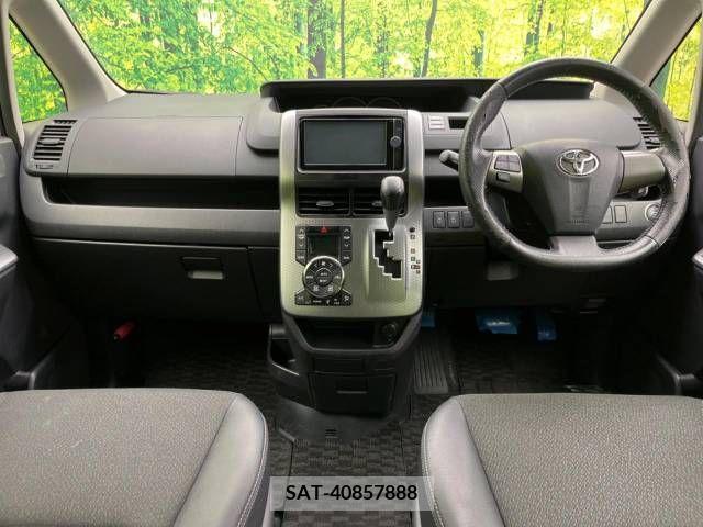 Toyota VOXY 2013-08 338856-1