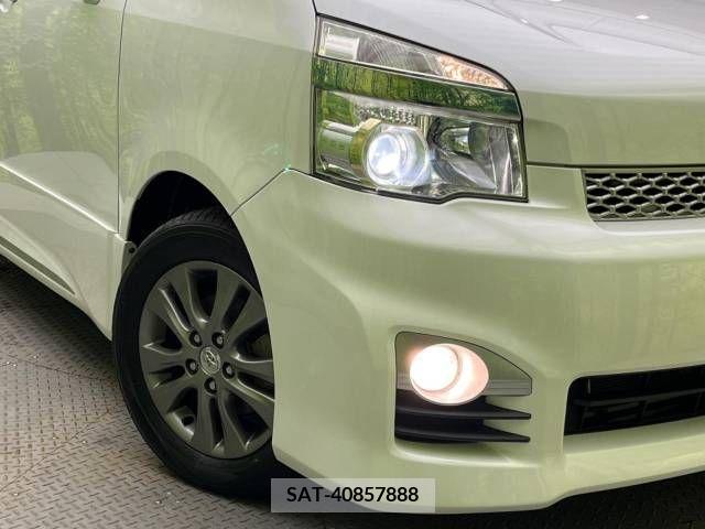 Toyota VOXY 2013-08 338856-13