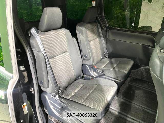 Toyota VOXY 2018-11 213741-9