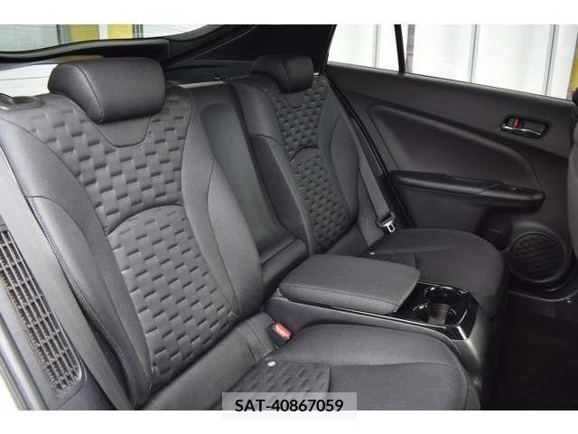 Toyota PRIUS PHV 2018-06 215207-5
