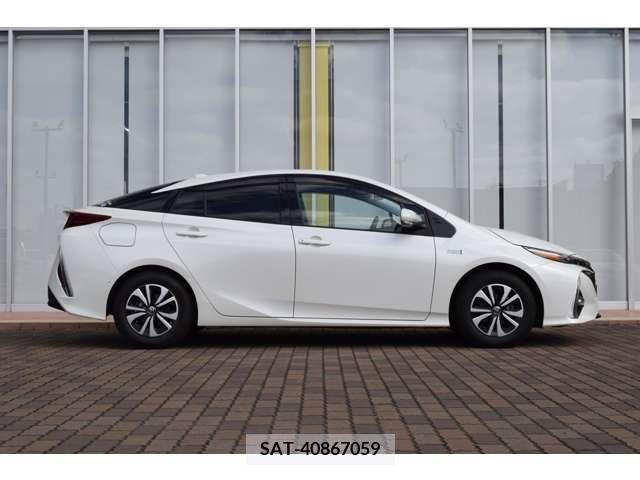 Toyota PRIUS PHV 2018-06 215207-2