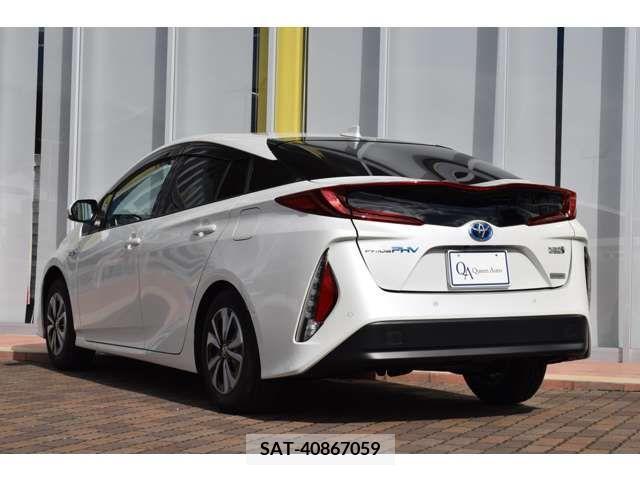 Toyota PRIUS PHV 2018-06 215207-1