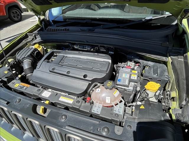 Jeep RENEGADE 2016-05 10667-13