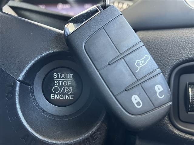 Jeep RENEGADE 2016-05 10667-15