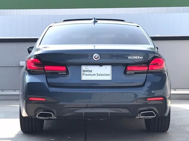 Bmw 5 SERIES 2023-04 21526-4