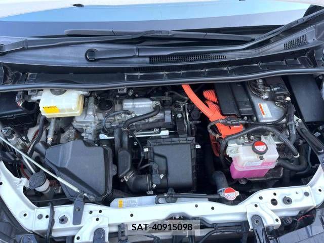 Toyota VOXY HYBRID 2016-10 322803-17