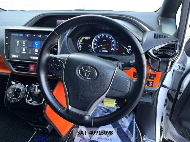 Toyota VOXY HYBRID 2016-10 322803-12