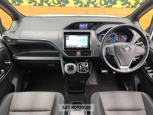 Toyota VOXY HYBRID 2017-10 214735-1
