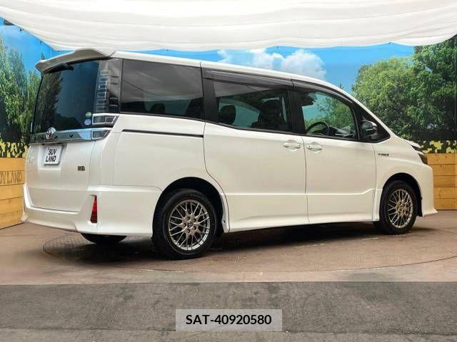 Toyota VOXY HYBRID 2017-10 214735-17