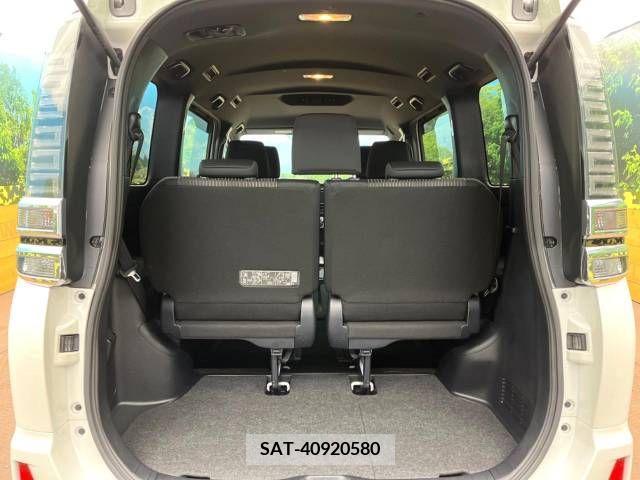 Toyota VOXY HYBRID 2017-10 214735-10
