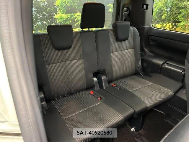 Toyota VOXY HYBRID 2017-10 214735-9