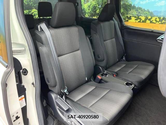 Toyota VOXY HYBRID 2017-10 214735-8