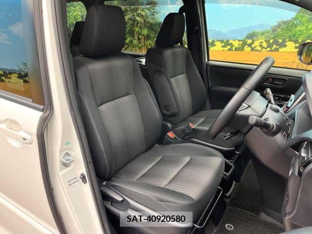 Toyota VOXY HYBRID 2017-10 214735-7