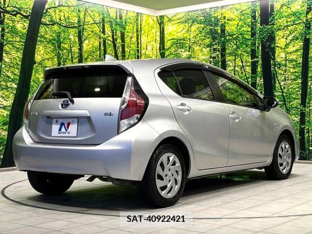 Toyota AQUA 2015-11 389328-17