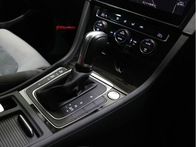 VolksWagen GOLF 2018-07 21335-11