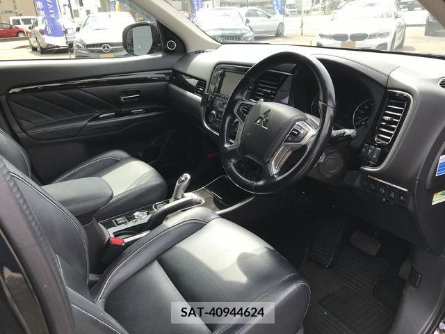 Mitsubishi OUTLANDER PHEV 2016-02 393168-9