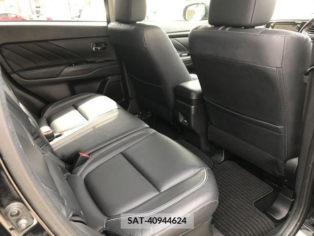 Mitsubishi OUTLANDER PHEV 2016-02 393168-13