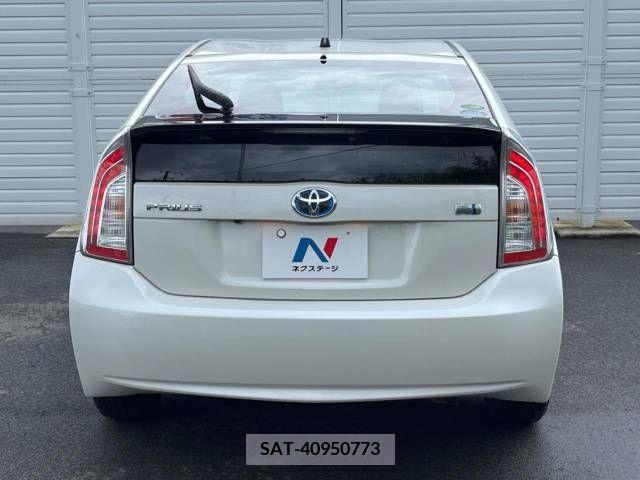 Toyota PRIUS 2014-01 351655-14