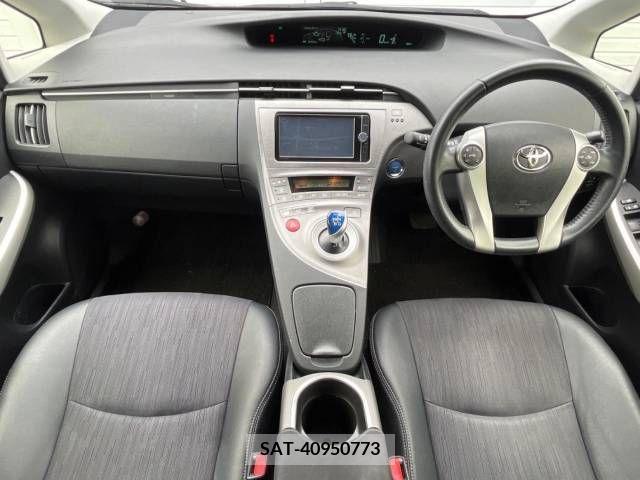 Toyota PRIUS 2014-01 351655-1