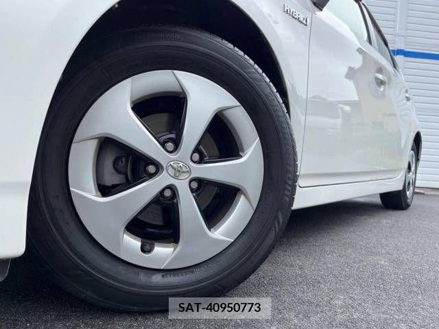 Toyota PRIUS 2014-01 351655-12