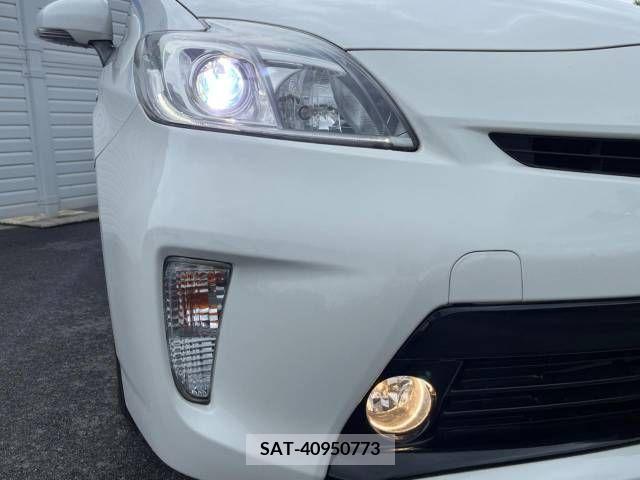 Toyota PRIUS 2014-01 351655-11