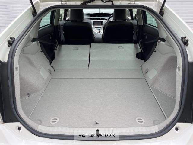 Toyota PRIUS 2014-01 351655-9