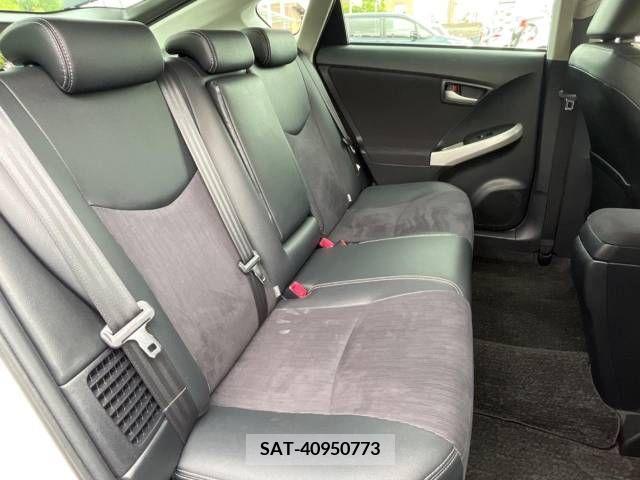 Toyota PRIUS 2014-01 351655-8