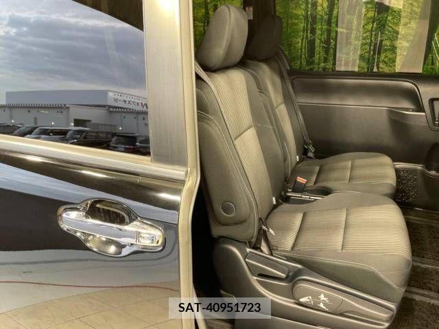 Toyota VOXY 2019-03 346288-9