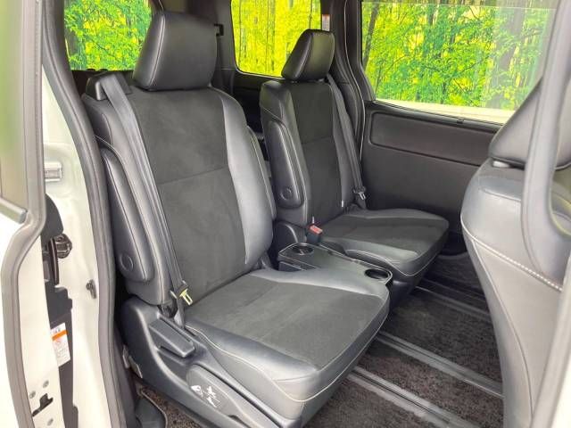 Toyota NOAH 2018-06 186786-9