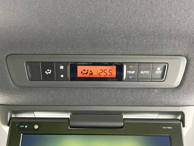 Toyota NOAH 2018-06 186786-4
