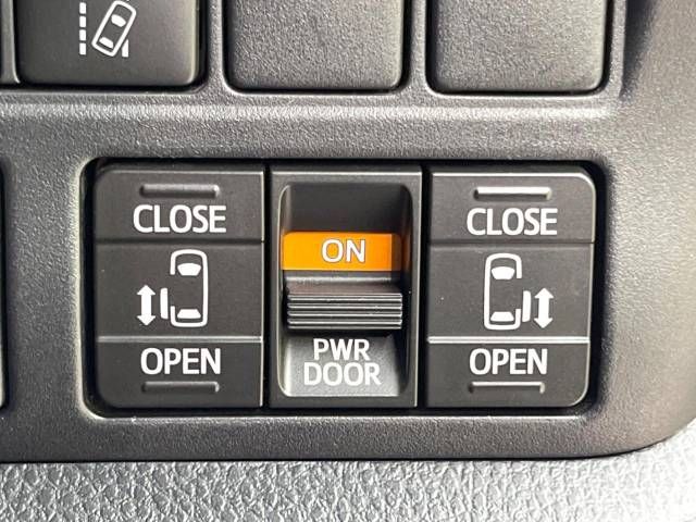 Toyota NOAH 2018-06 186786-3