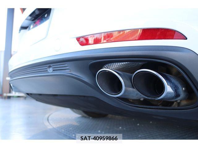 Porsche PANAMERA 2018-03 209567-11
