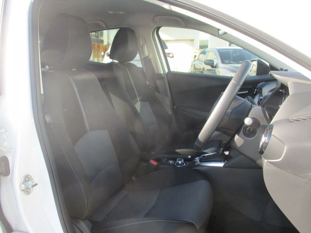 Mazda DEMIO 2017-06 20847-10