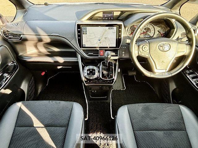 Toyota VOXY 2021-01 203573-1