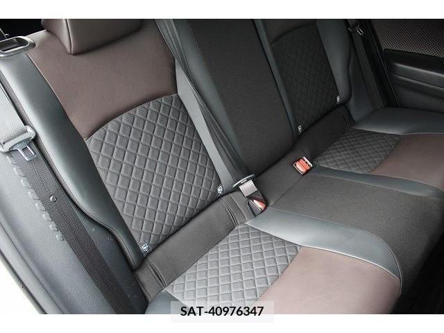 Toyota C-HR 2017-11 372257-13
