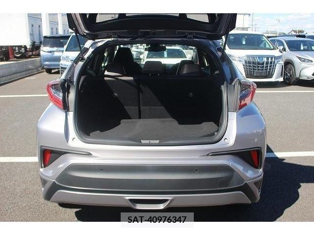 Toyota C-HR 2017-11 372257-16