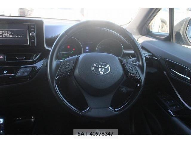 Toyota C-HR 2017-11 372257-15